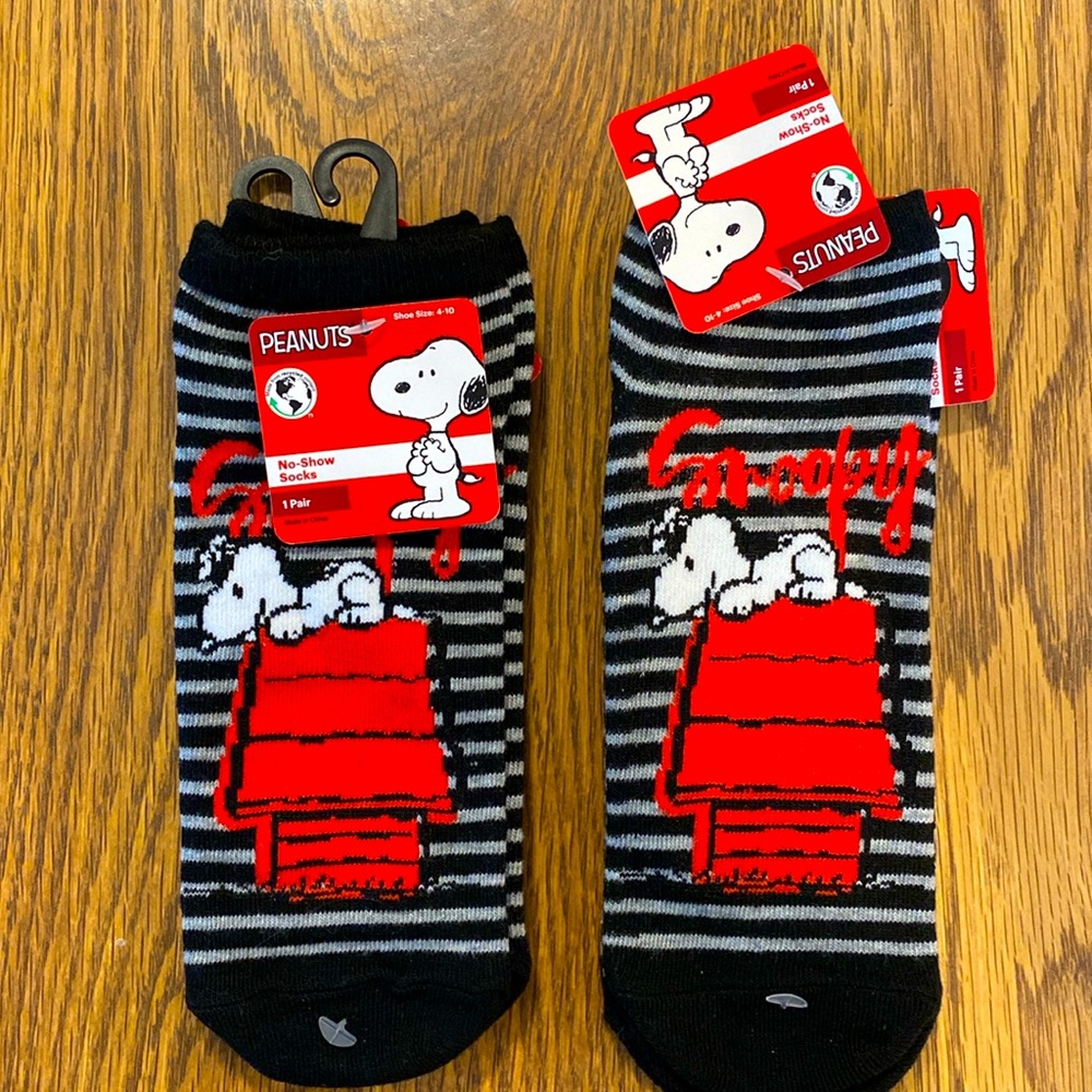 Peanuts No Show Socks, size 4-10 new with tags